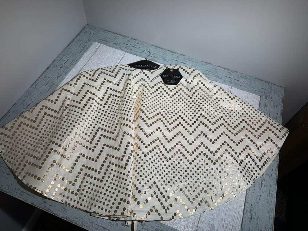 Max Studio Tree Skirt 52” Cream W/gold Polka Dots NWT